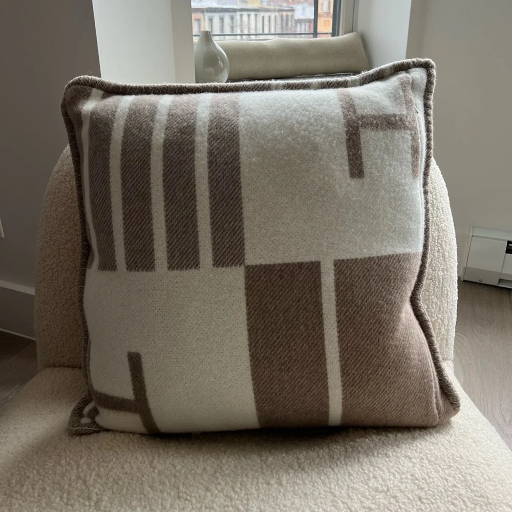 Hermès Brand New Avalon Vibration Pillow - Picture 7 of 7